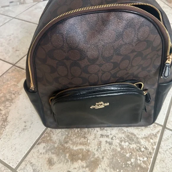 Backpack - Picture 2 of 8